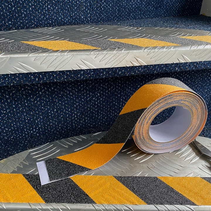 Premium zelfklevende veiligheidstape/antisliptape zwart/geel 50mm breed - 10m lengte