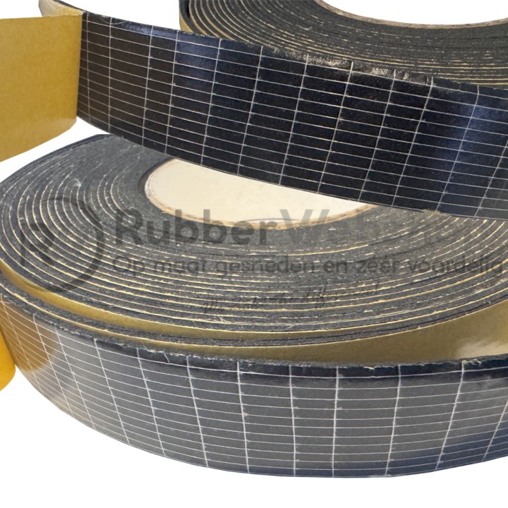 Zelfklevend NBR Nitril Oliebestendig Celrubber 2x30mm - Rol 10 meter